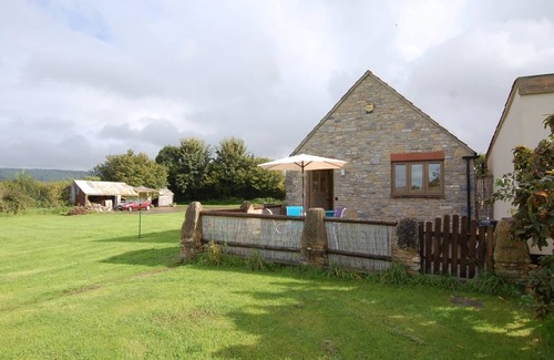 Yarley Cottage | THE MILKING PARLOUR, country holiday cottage, with open fire in Wells