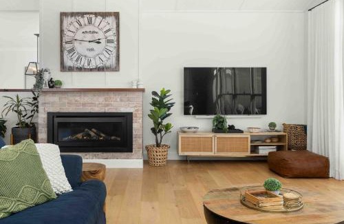 Milton House | The Milton Haven - Pet Friendly & Heated Pool