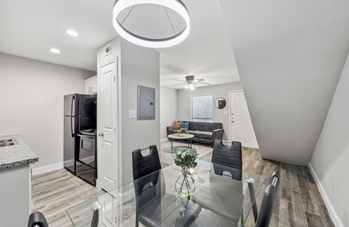 South Arlington Apartment | The Mirage 249 I Comfy 1 Bed 1 Bath