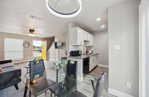 South Arlington Apartment | The Mirage 275 I Comfy 2 Bed 1.5 Bath