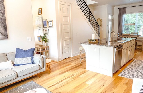 Fayetteville House | The Modern Mission, 3 bed 3 bath, 2 mi from UA and Dickson, new construction