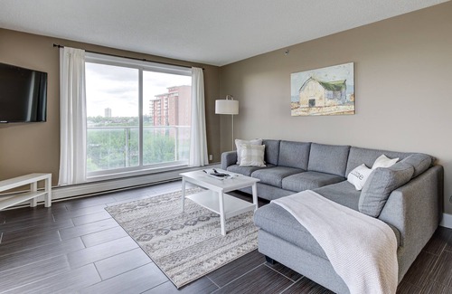 Saskatoon Downtown Condo | *The Montgomery* - Great views, clean and updated space!