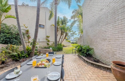 Soldiers Point House | The Moorings 18 4 Cromarty Rd Waterfront, Pool, Wifi & AirCon