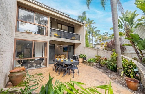 Soldiers Point House | The Moorings 18 4 Cromarty Rd Waterfront, Pool, Wifi & AirCon