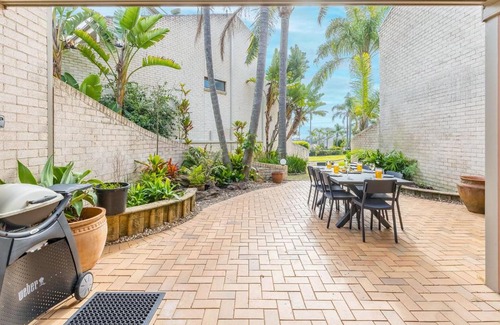 Soldiers Point House | The Moorings 18 4 Cromarty Rd Waterfront, Pool, Wifi & AirCon