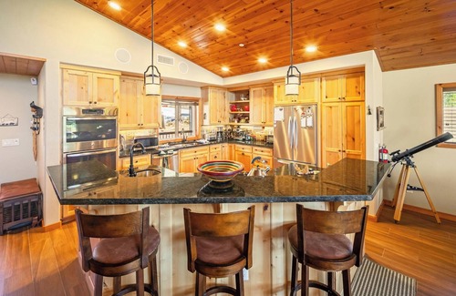 Upper Moonridge Cabin | The Moose House By Destination Big Bear: 4 Bedroom Luxury Home! Gorgeous Views! HOT TUB! Gameroom!
