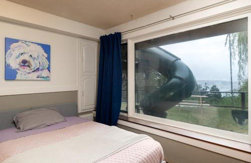 Salt Spring Island House | The Mushroom Manor B&B and Cedar Sauna