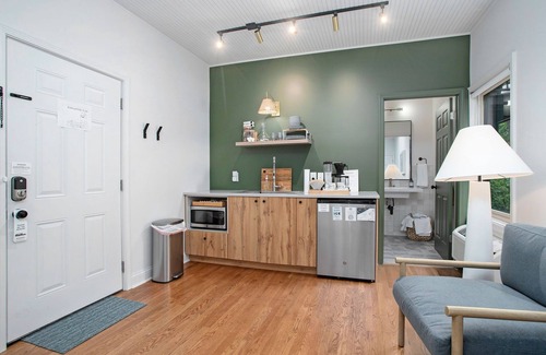 New Buffalo Apartment | The Neighborhood Hotel Grand Beach Suite 3 - Studio