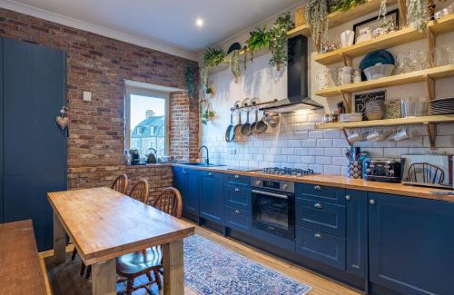 Inverness City Centre Apartment | The Nessting Place