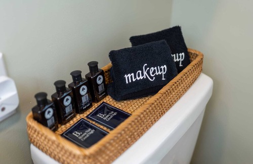 Staunton Apartment | The Nest-ComfyCozy2BdApt+Office+NearPark&Dwntwn