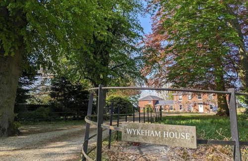Spalding Apartment | The Nest - countryside apartment in Spalding with outdoor heated pool