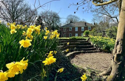 Spalding Apartment | The Nest - countryside apartment in Spalding with outdoor heated pool