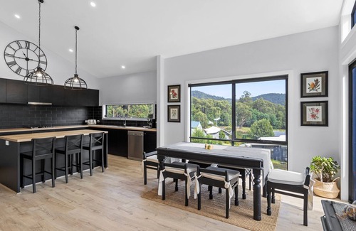 Marysville House | The Nest On Hull - Stylish Home Away From Home