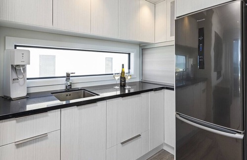 Mount Maunganui Cottage | The Nest - Te Kohanga - Mt Maunganui Holiday Home