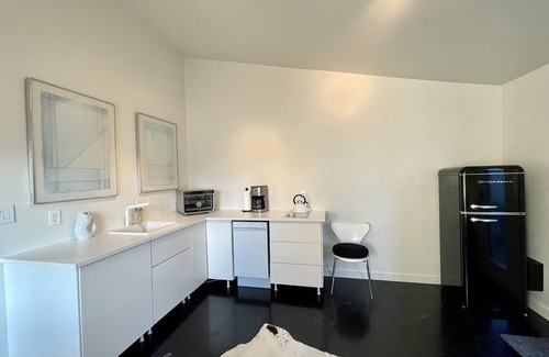 Marfa Condo | The No. 3: modern, bright, renovated, dwtn condo w/outdoor lounge space