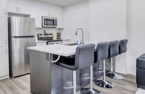 Pickering House | The Noir Affect: Modern 2B/2.5B+Office,5G,Parking