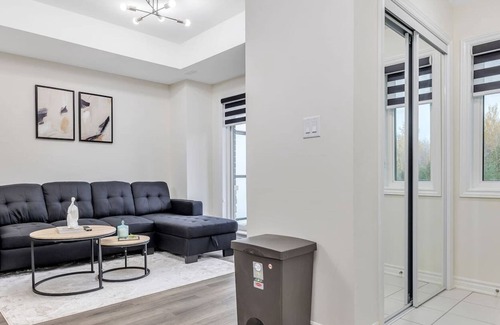 Pickering House | The Noir Affect: Modern 2B/2.5B+Office,5G,Parking