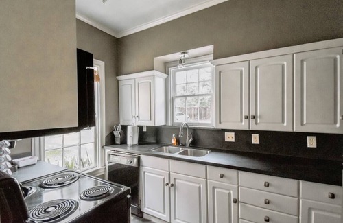 Phillips Apartment | The Nook: 1st Floor, Near A&M, Comfy King Beds