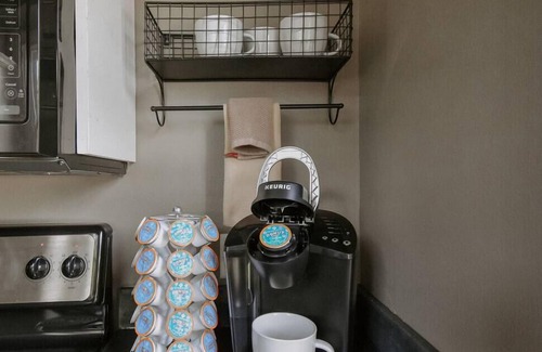 Phillips Apartment | The Nook: 1st Floor, Near A&M, Comfy King Beds