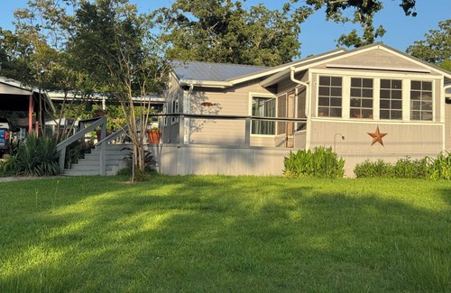 Murchison House | The Oak House with lake view. E. Tx , Tyler,Canton, Athens, areas. Private lake.