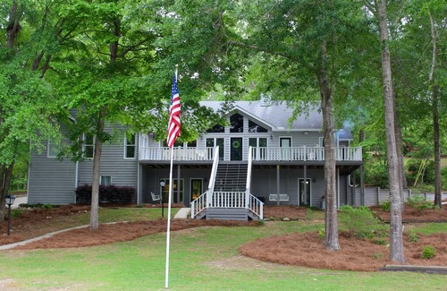 Eclectic House | THE OAKS AT TECUMSEH! SOUTHERN CHARM ON LAKE MARTIN* BOOK FOR A GREAT VACATION!