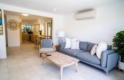 Noosa Heads Apartment | The Oasis has a private courtyard and ideal location to walk