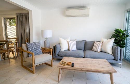 Noosa Heads Apartment | The Oasis has a private courtyard and ideal location to walk