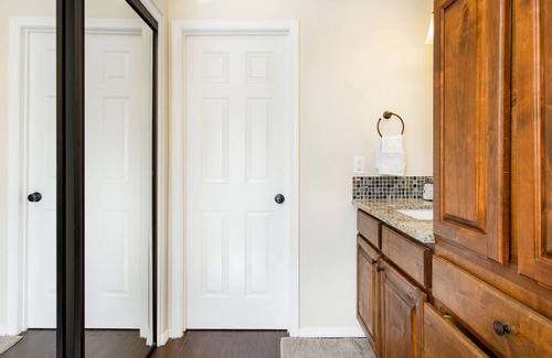 Paradise Valley Village Villa | THE OASIS - Sleeps 21 - Newly Remodeled - Very Clean