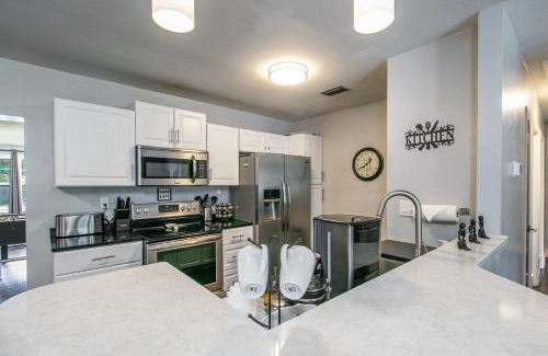 Gainesville House | The Oasis with New Salt Pool Close to Everything
