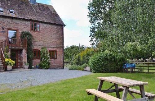 Bromyard Apartment | The Oast House - farm stay apartment set within 135 acres