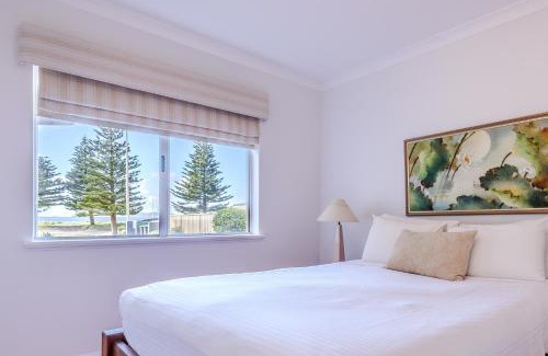 Middleton Beach Apartment | The Oceanside Stay by the BnB Collection