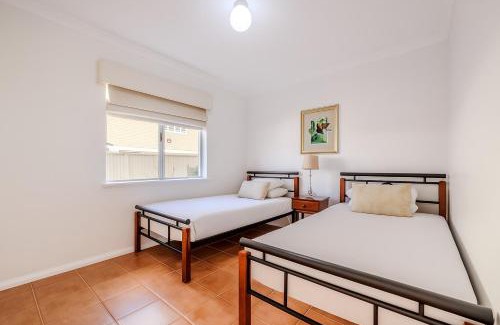 Middleton Beach Apartment | The Oceanside Stay by the BnB Collection