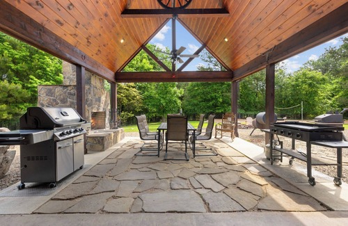 Broken Bow Cabin | The OK Corral is an impressive 3 bedroom cabin with a hot tub and pool table.