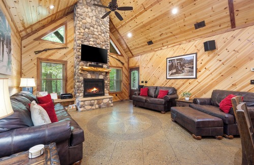 Broken Bow Cabin | The OK Corral is an impressive 3 bedroom cabin with a hot tub and pool table.