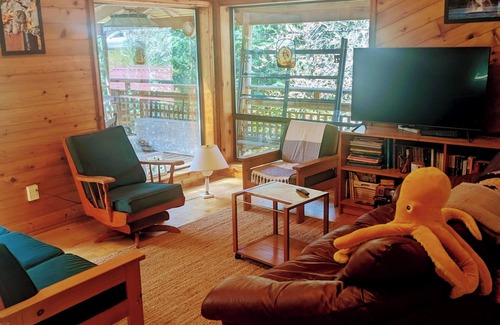 Quathiaski Cove Cabin | The Ol' Dive Lodge in Q-Cove