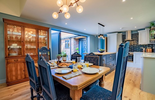 Moreton-in-Marsh Cottage | The Old Candle Shop - sleeps 4 guests in 2 bedrooms