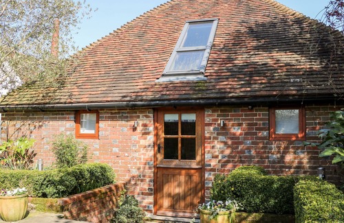 Pulborough Cottage | THE OLD GRANARY, romantic, with open fire in West Chiltington