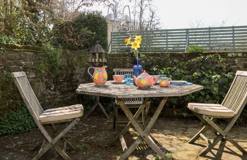 Pulborough Cottage | THE OLD GRANARY, romantic, with open fire in West Chiltington