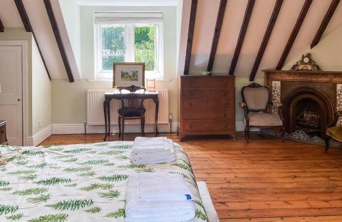 West Knoyle House | The Old Lodge