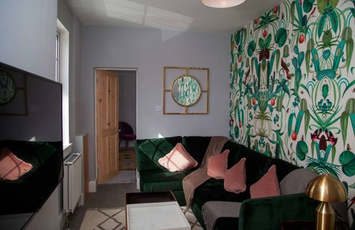 South Hinksey House | The Old Post Office - Bright & Modern 4BDR Townhouse with Private Garden