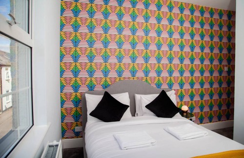 South Hinksey House | The Old Post Office - Bright & Modern 4BDR Townhouse with Private Garden