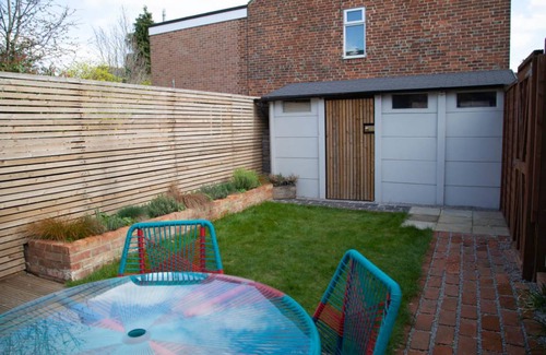 South Hinksey House | The Old Post Office - Bright & Modern 4BDR Townhouse with Private Garden