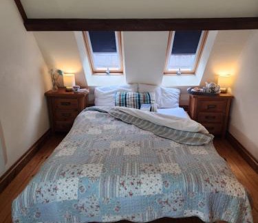 Pont-rug House | The Old School Caeathro, Snowdon, Eryri and Yr Wydffa Cottages