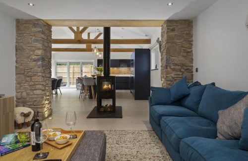 Porthyrhyd House | The Old School House - A Superb Newly Converted Barn with Hot Tub Sleeping 8 guests