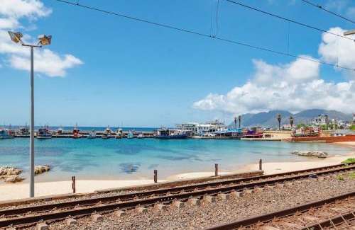 Trawal Apartment | The Old Shop loft apt in the heart of Kalk Bay