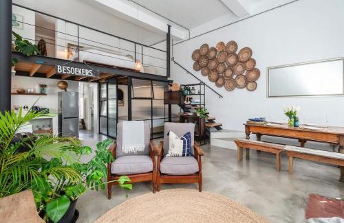 Trawal Apartment | The Old Shop loft apt in the heart of Kalk Bay