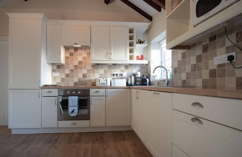 Angle House | The Old Stables - 3 Bedroom Cottage - Angle