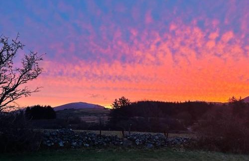 Llanllyfni House | The Old Stables - a gem surrounded by mountains!