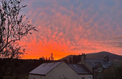 Llanllyfni House | The Old Stables - a gem surrounded by mountains!