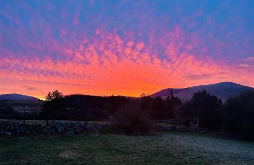 Llanllyfni House | The Old Stables - a gem surrounded by mountains!
